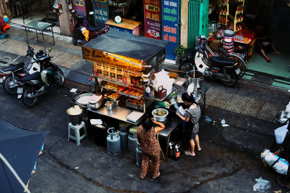 Bàn nướng đông khách tại Hoàng Thị Hoa